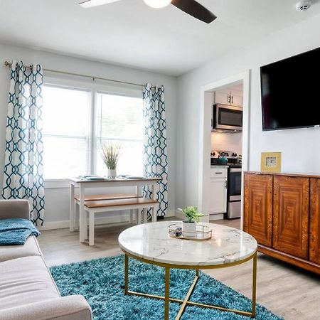 2Br 1Ba Duplex House King Beds Great For Small Groups Close To All Uptown Charlotte Attractions Exterior photo